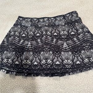 Ideology Black and White Geometric Mini Skort XL. Great for golf or pickleball.